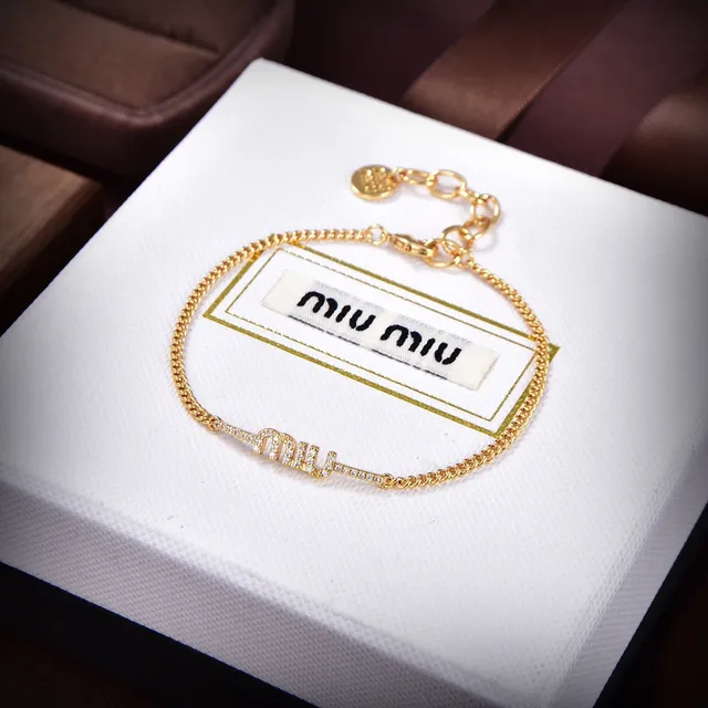 Miu Miu Colliers de Chaîne en Or et Argent avec Motif de Lettre en Cristal 7