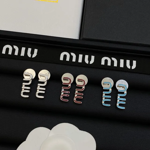Miu Miu Boucles d'oreilles avec motif logo en émail bleu doré 8