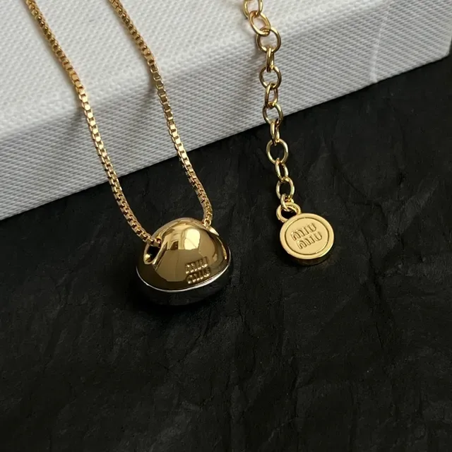 Miu Miu Pingente hemisférico em tom dourado 3