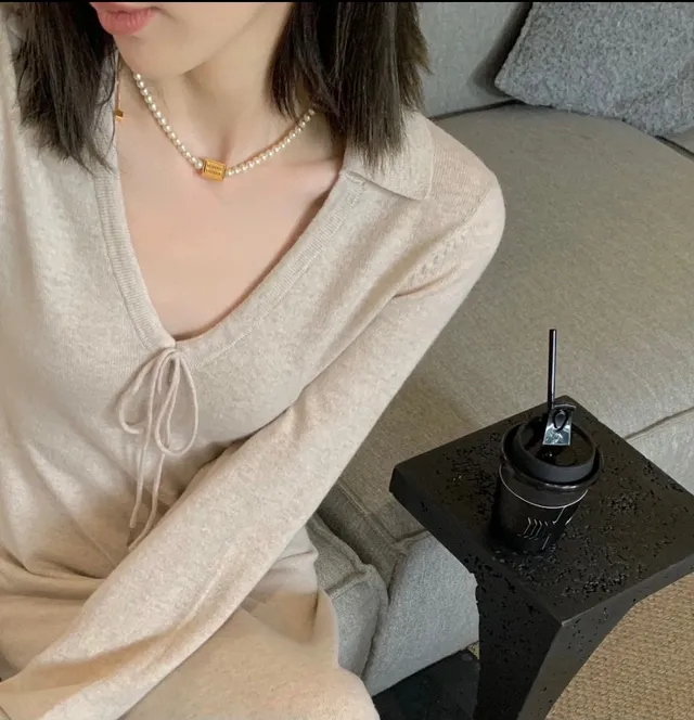 Miu Miu logo collier de perles blanc et or colliers 3
