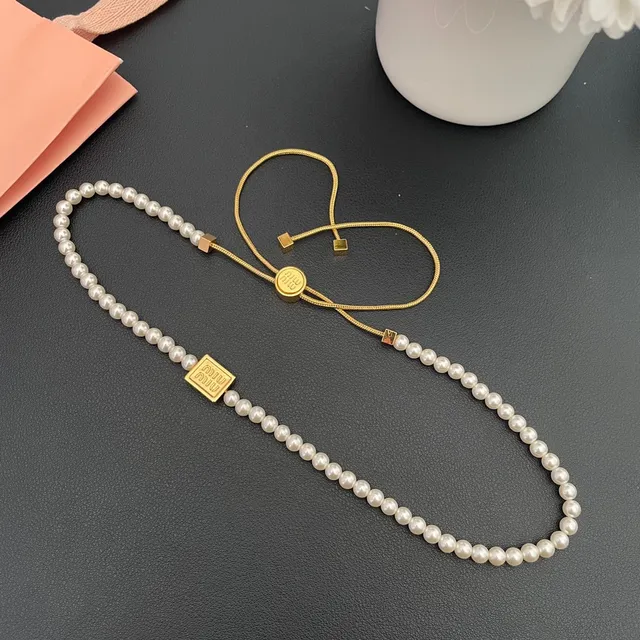 Miu Miu logo collier de perles blanc et or colliers 6