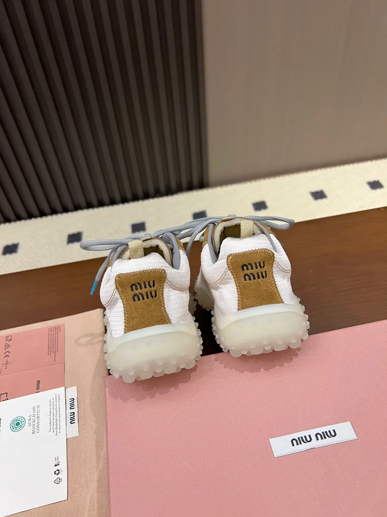 Miu Miu Wander Baskets Lifestyle en mesh et daim de deux tons 2