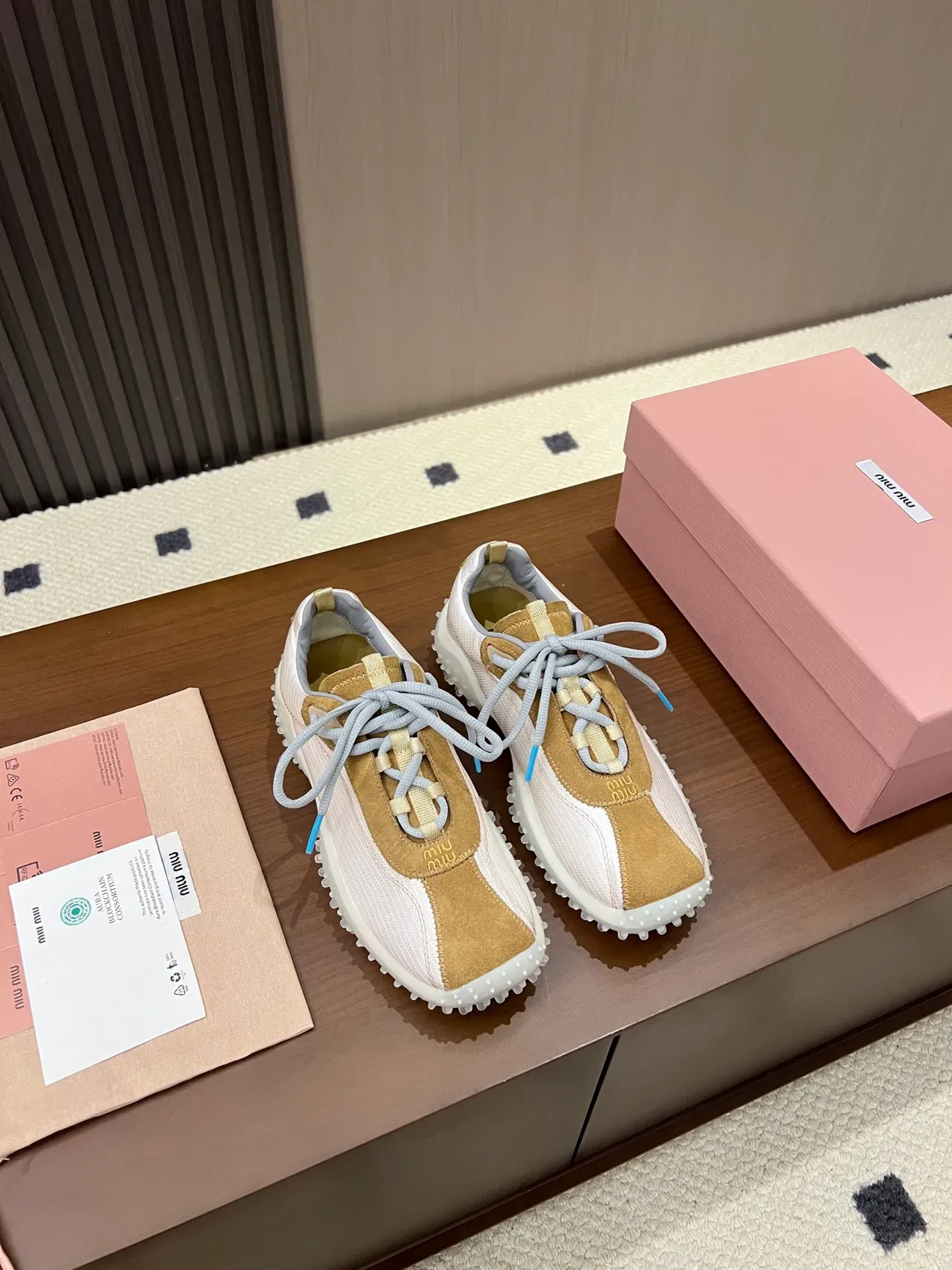 Miu Miu Wander Baskets Lifestyle en mesh et daim de deux tons 4