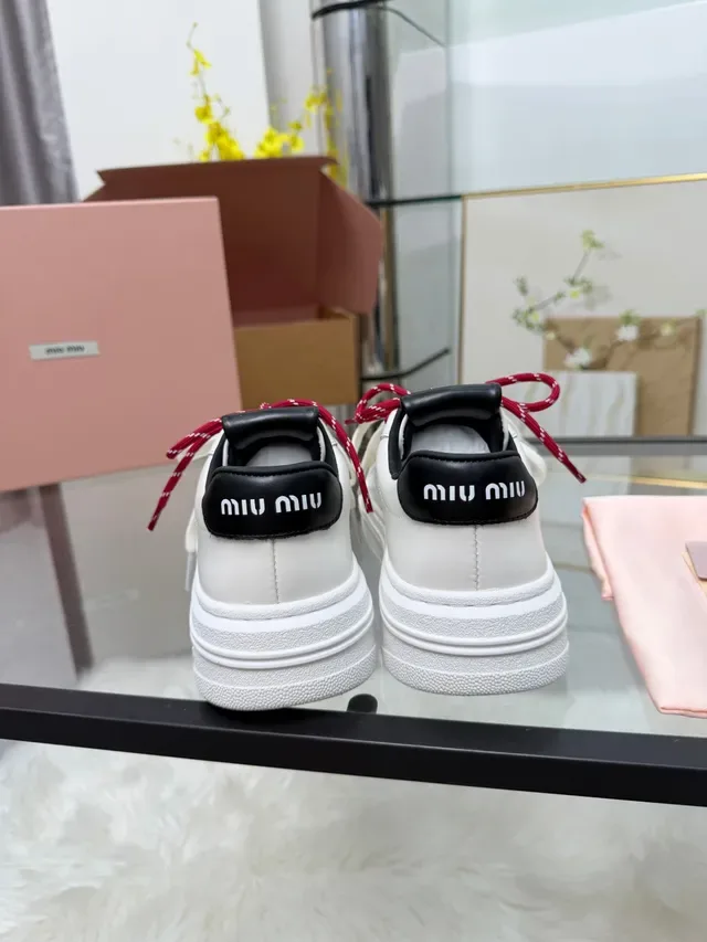 Miu Miu Wander Blanc et Rouge Lacets Doubles Sneakers Lifestyle 3
