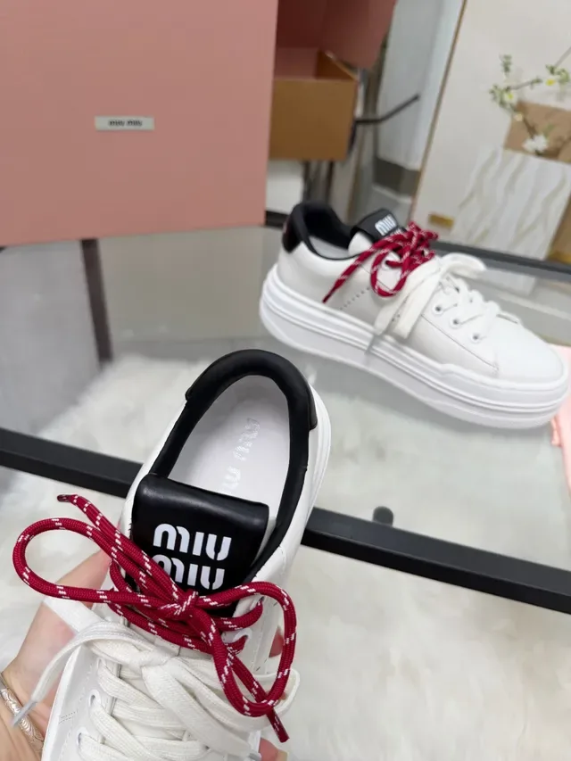 Miu Miu Wander Blanc et Rouge Lacets Doubles Sneakers Lifestyle 4