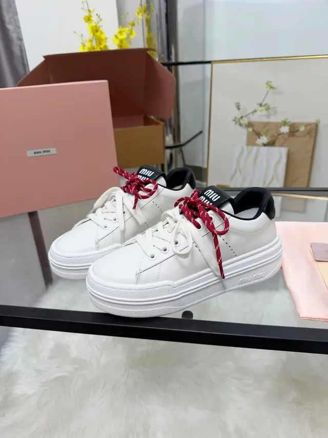 Miu Miu Wander Blanc et Rouge Lacets Doubles Sneakers Lifestyle 5