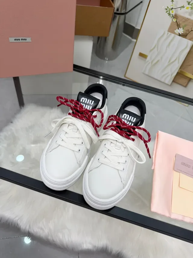Miu Miu Wander Blanc et Rouge Lacets Doubles Sneakers Lifestyle 6