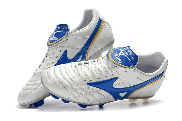 Mizuno Chaussures de Football Blanc Bleu Cuir Quilté avec Logo Wave en Terrain Ferme 21