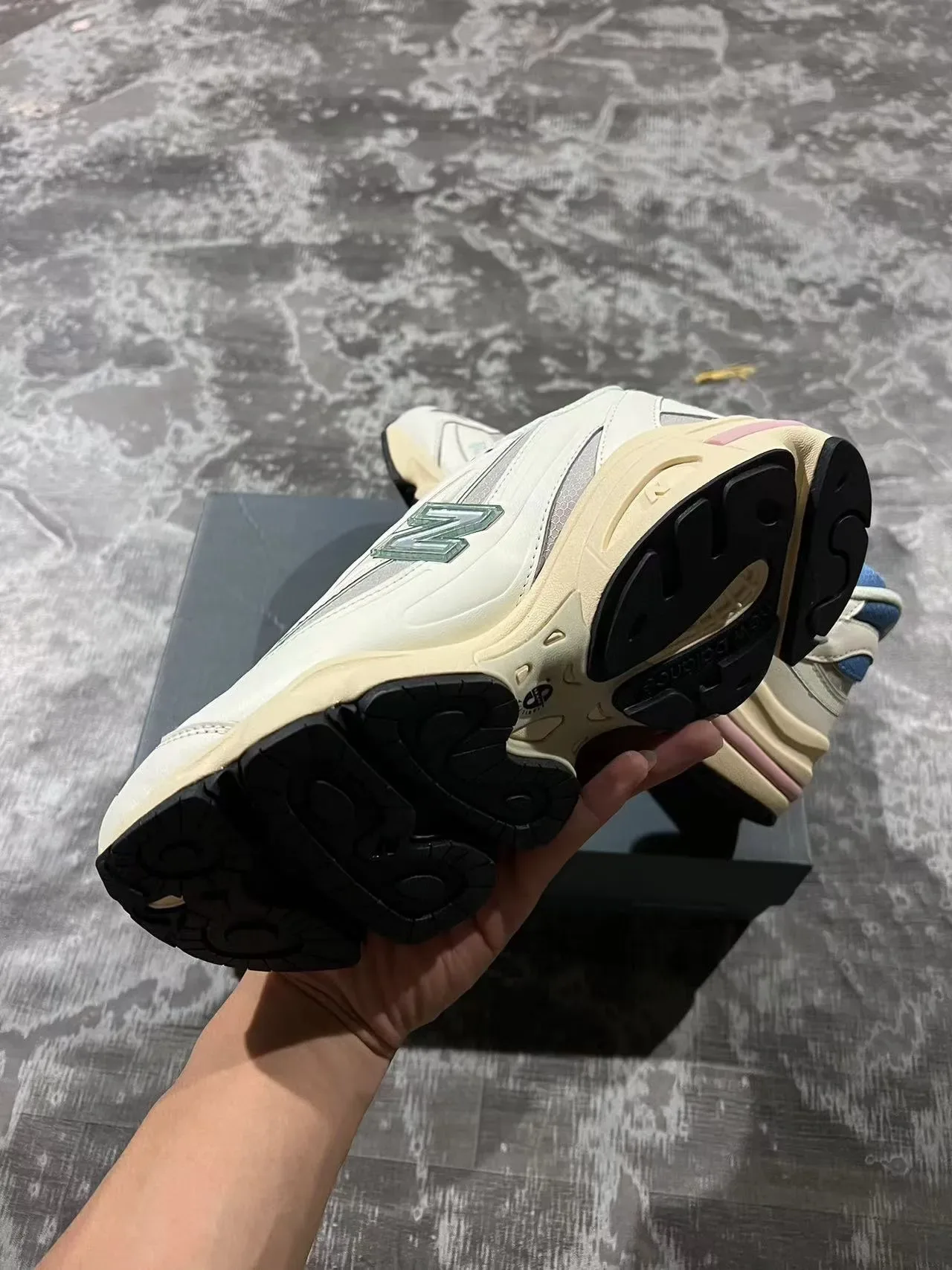 New Balance 1000 Beige Blue Courseur Rétro Chaussures Chunky Constructions De Cage Multicouche 6