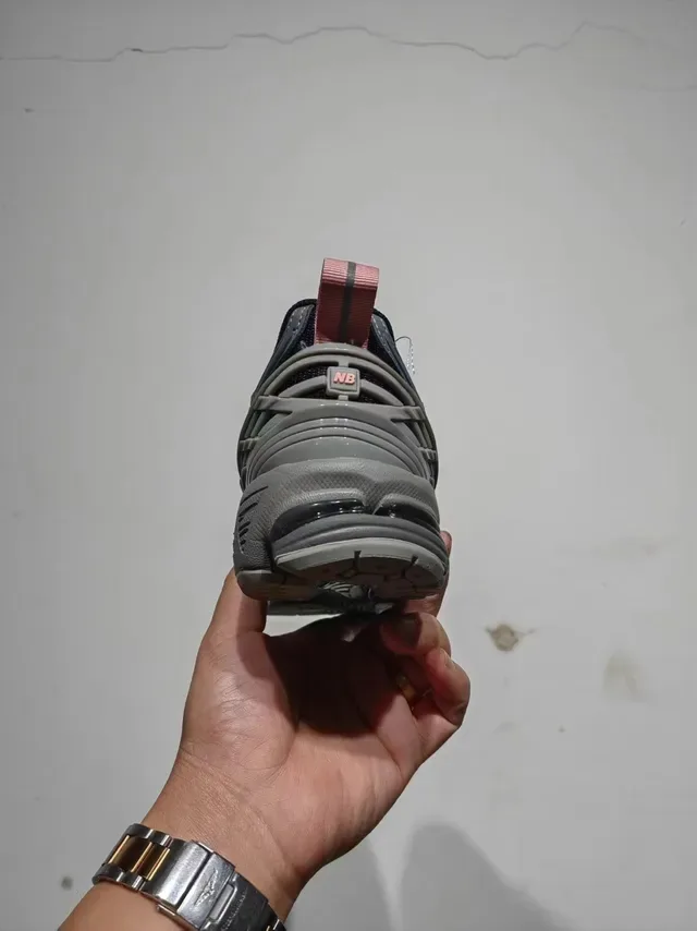 New Balance 1906R Chaussures de running noires argentées roses 4