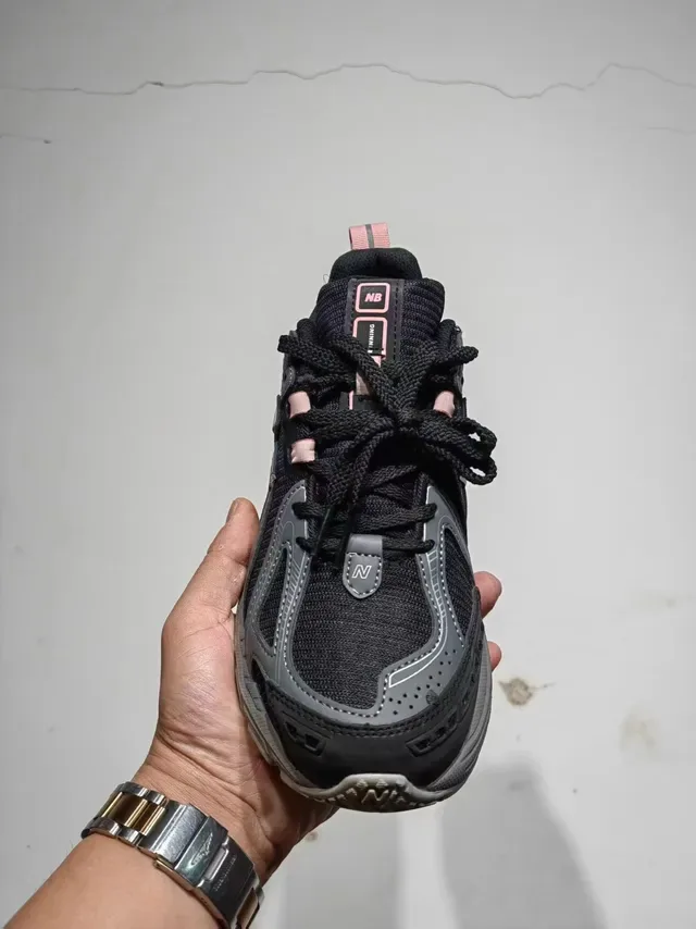 New Balance 1906R Chaussures de running noires argentées roses 6