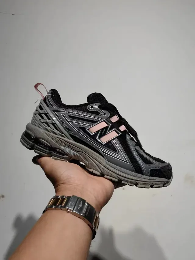 New Balance 1906R Chaussures de running noires argentées roses 7