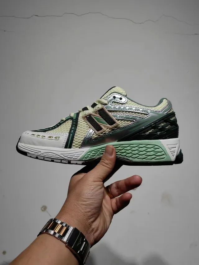 New Balance 1906R Off-White et Forest Green Chaussures de course 4
