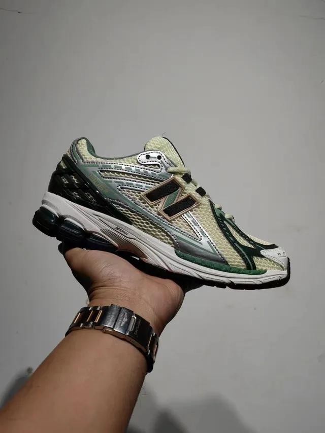 New Balance 1906R Off-White et Forest Green Chaussures de course 7