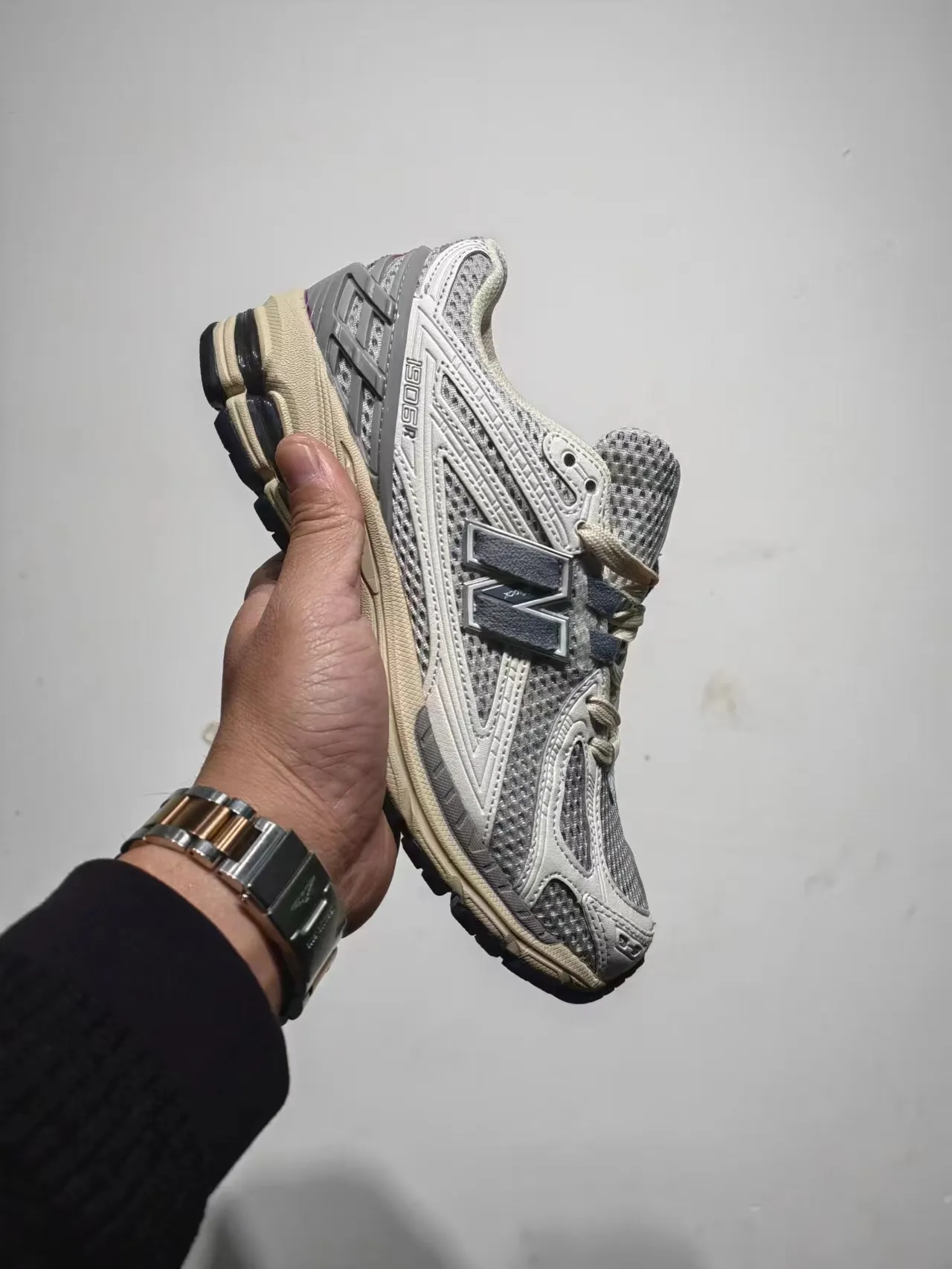 New Balance 1906R Off-White Beige أحذية جري 2