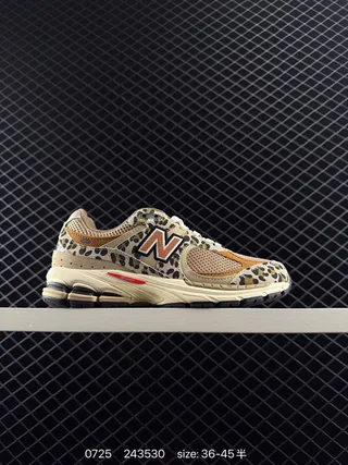 New Balance 2002R Tênis chunky com estampa de leopardo 2