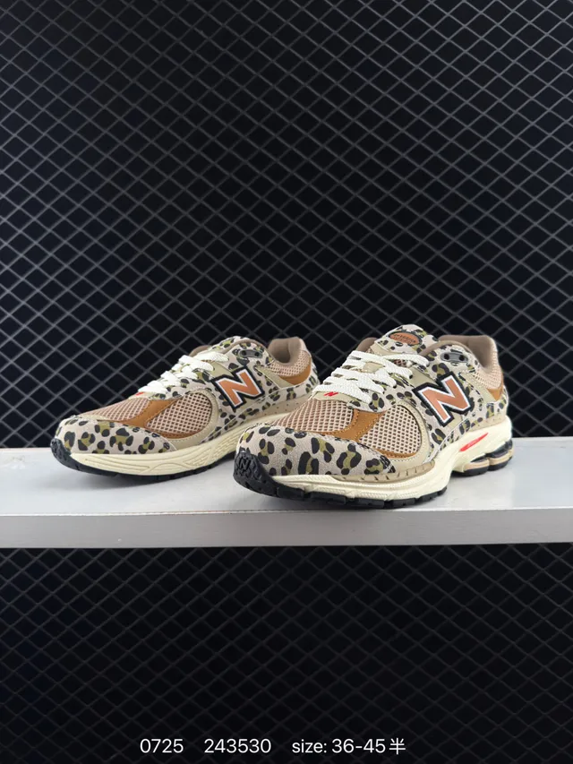 New Balance 2002R Tênis chunky com estampa de leopardo 4