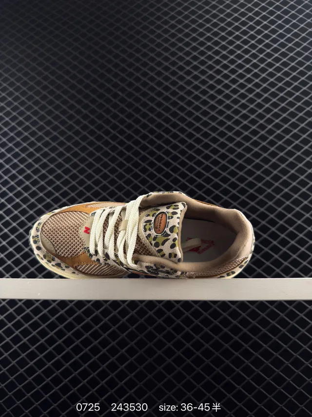 New Balance 2002R Tênis chunky com estampa de leopardo 6