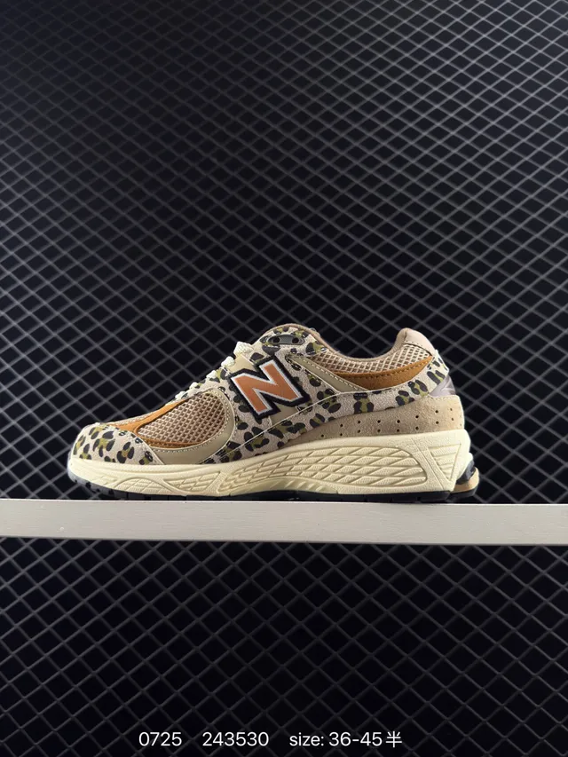 New Balance 2002R Tênis chunky com estampa de leopardo 7