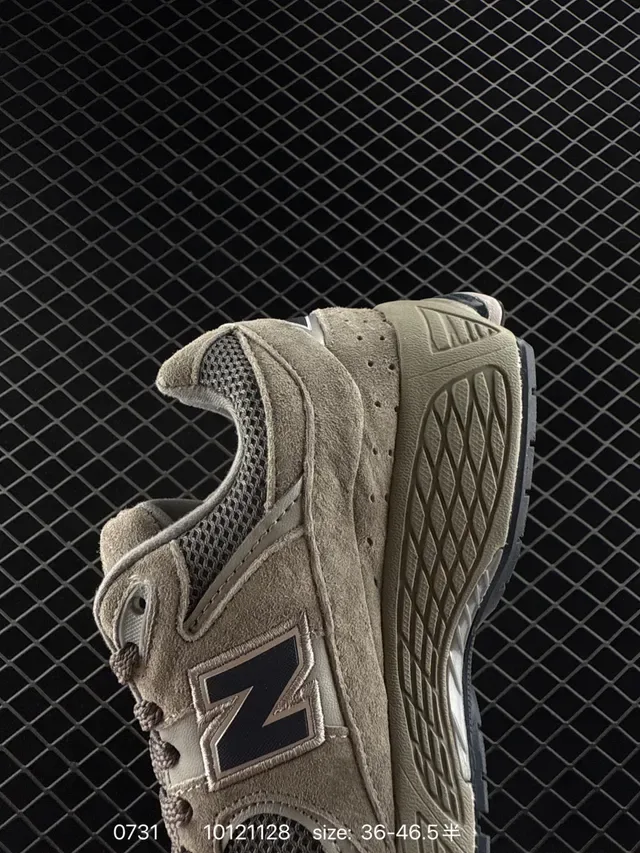 New Balance 2002R Gris Olive Maille et Daim Chaussures Lifestyle 4