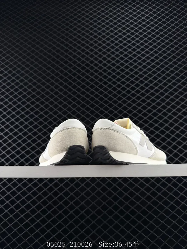 New Balance 471 أحذية رياضية أسلوب حياة بيج وكريم سويدي متعدد الطبقات 3