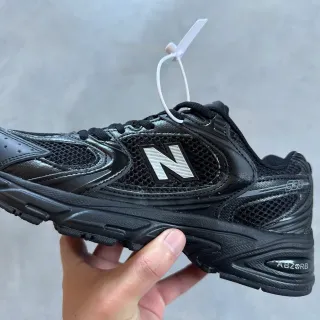 New Balance 580 أحذية رياضية سوداء مونوكرومية أسلوب حياة