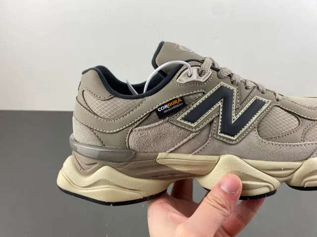 New Balance 9060 بيج أسود تشونكي سنيكرز 3
