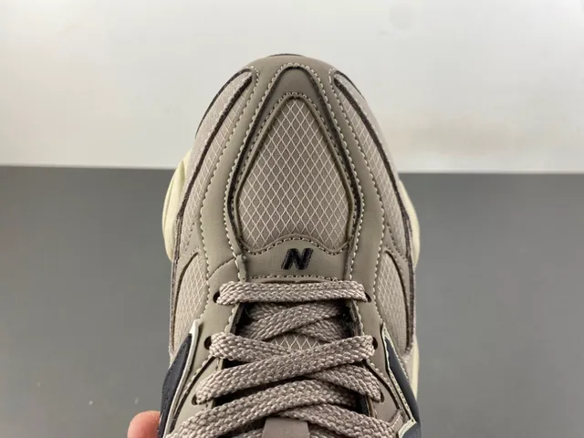 New Balance 9060 بيج أسود تشونكي سنيكرز 5