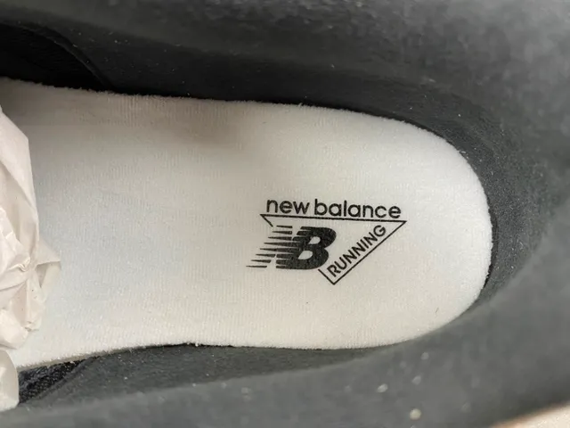 New Balance 9060 بيج أسود تشونكي سنيكرز 7