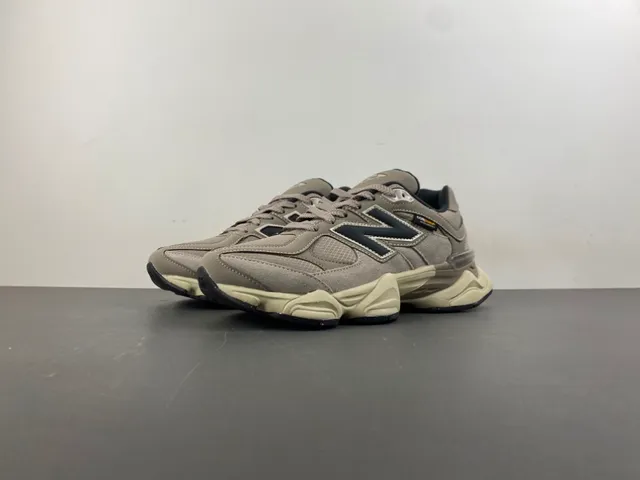 New Balance 9060 بيج أسود تشونكي سنيكرز 10