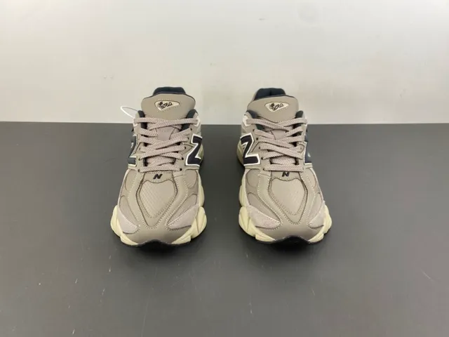 New Balance 9060 بيج أسود تشونكي سنيكرز 11
