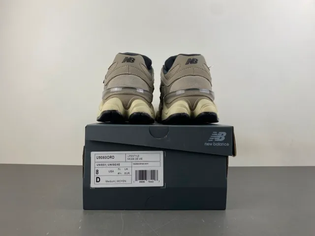 New Balance 9060 بيج أسود تشونكي سنيكرز 17