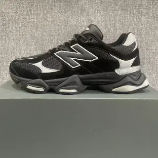New Balance 9060 Black and White Chaussures chunky