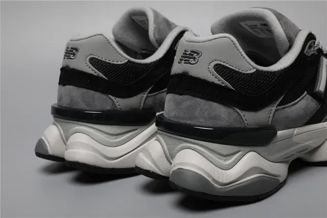 New Balance 9060 Noir Gris Blanc sneakers lifestyle 2