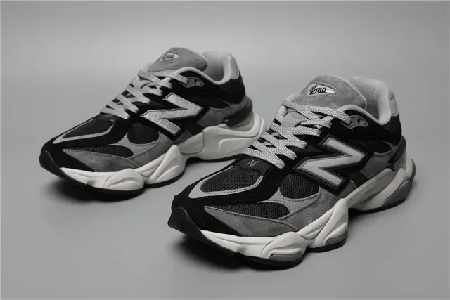New Balance 9060 Noir Gris Blanc sneakers lifestyle 5
