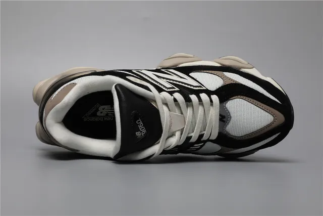 New Balance 9060 noir blanc beige baskets chunky 7