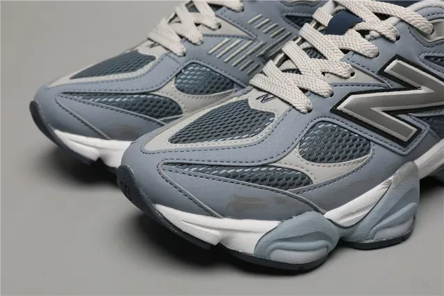 New Balance 9060 Gris et Navy Sneakers Lifestyle 3