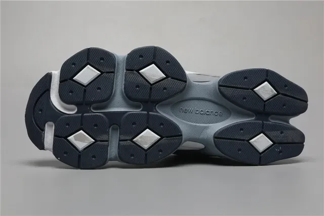 New Balance 9060 Gris et Navy Sneakers Lifestyle 5
