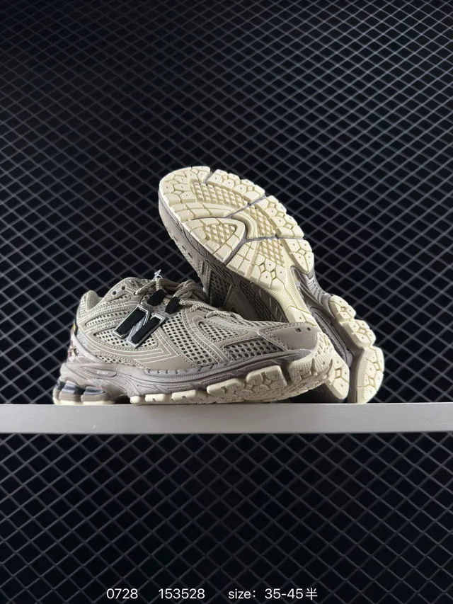New Balance 9061 Beige Black baskets chunky 5