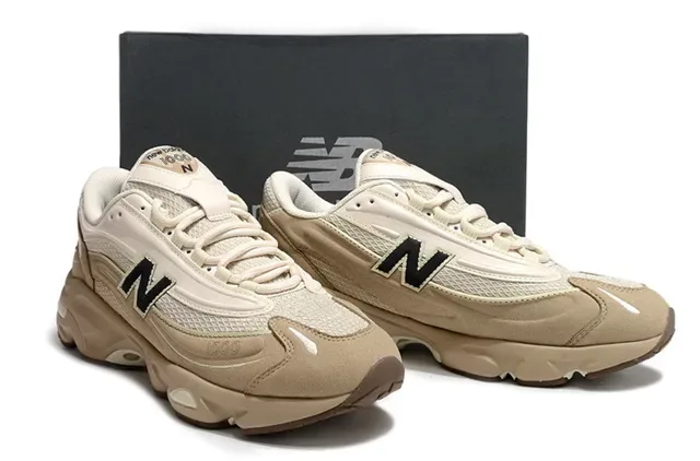 New Balance Sneakers Chunky Beige et Brown avec Suela Médiane, Upper Mixta Suede et Mesh 5