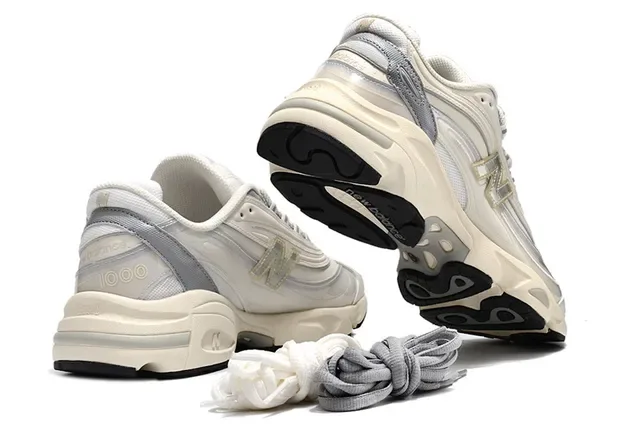 New Balance Beige Gris Overlays Synthétiques Superposées Talon Sculpté Ondulé Sneakers Chunky 3