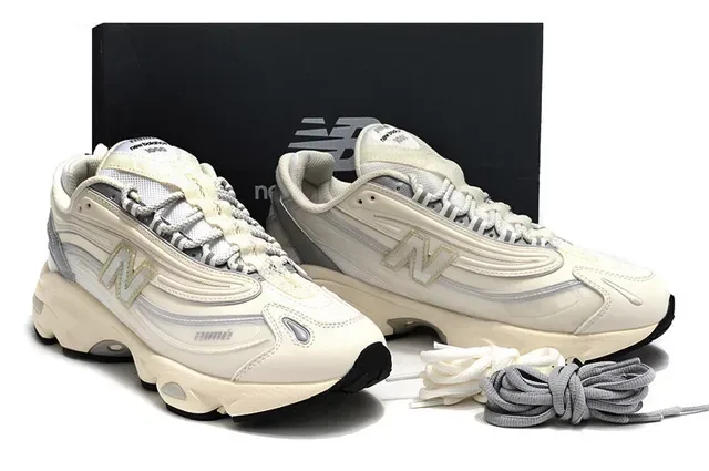 New Balance Beige Gris Overlays Synthétiques Superposées Talon Sculpté Ondulé Sneakers Chunky 5