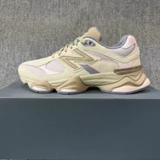 New Balance 米色灰色雕塑底混合麂皮和网布鞋面厚底运动鞋