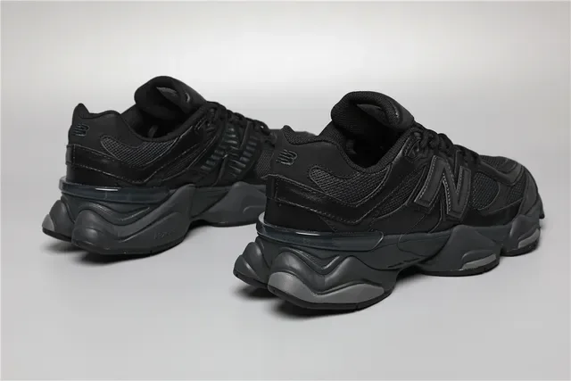 New Balance काला भूरा एक रंग परतदार जाली और सिंथेटिक ऊपरी जीवनशैली स्नीकर 3