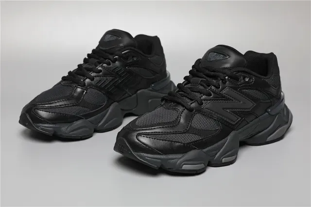 New Balance काला भूरा एक रंग परतदार जाली और सिंथेटिक ऊपरी जीवनशैली स्नीकर 5