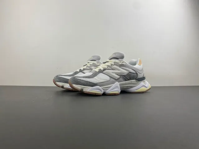 New Balance Gris Beige Semelle Sculptée En Couches Maille Et Daim Supérieur Baskets Chunky 10