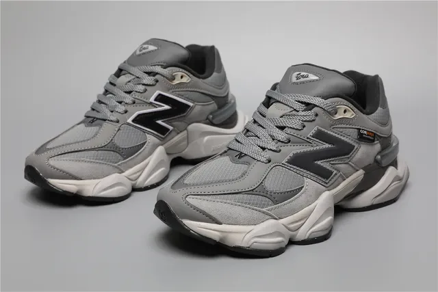New Balance ধূসর কালো মোটা খোদাই করা মধ্যসোল স্তরযুক্ত মেশ এবং সিন্থেটিক উপর লাইফস্টাইল স্নিকার 5