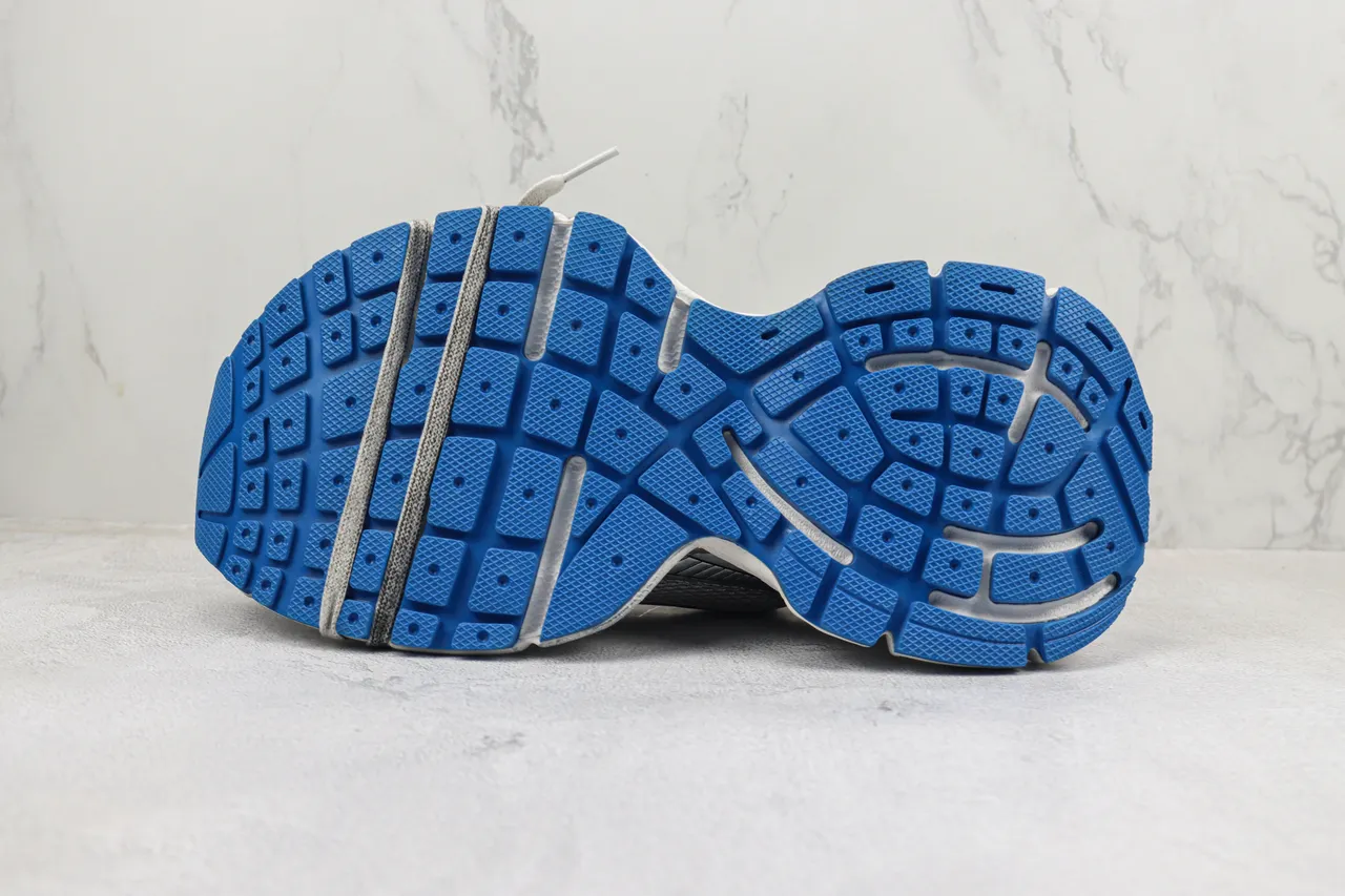 New Balance Gris Bleu Semelle Plateforme Maille Et Construction De Superposition Synthétique Baskets Chunky 8