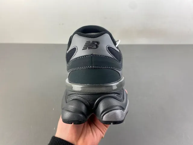 New Balance Gris Blanc Semelle Milieu Couche Synthétique Et Maille Supérieure Chunky Sneakers 4