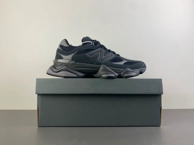 New Balance Gris Blanc Semelle Milieu Couche Synthétique Et Maille Supérieure Chunky Sneakers 15